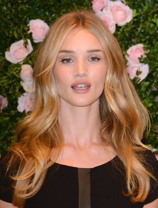 О чем мечтают женщины А глаза как у модели и актрисы Рози Хантингтон-Уайтли. Газета The Sun, рейтинг, звезды