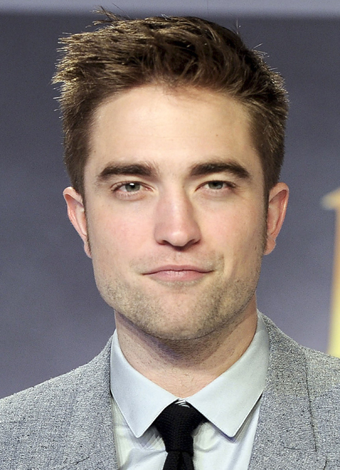 О чем мечтают женщины Но не только дамы пытаются быть похожими на любимых звезд. Такой же рейтинг составили и из мужских просьб. Победителем стал Роберт Паттинсон. Оказывается, его челюсть не дает спокойно спать большинству представителей сильного пола. Газета The Sun, рейтинг, звезды