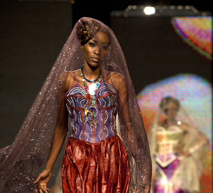 Мода Сенегала В Дакаре состоялись модные показы Dakar Fashion Week. Местные дизайнеры продемонстрировали свои новые коллекции.