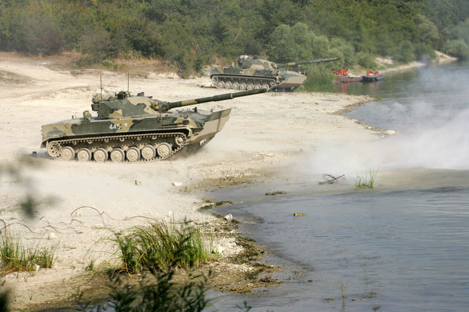 Огненный  Спрут   Спрут, являясь легким танком-амфибией, может как ездить, так и плавать.  Спрут-СД. Танк-амфибия, армия, оружие