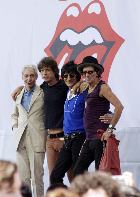 The Rolling Stones празднует полувековой юбилей Ровно 50 лет исполняется сегодня со дня первого выступления легендарной британской группы The Rolling Stones.
Читайте подробнее: The Rolling Stones празднует полувековой юбилей