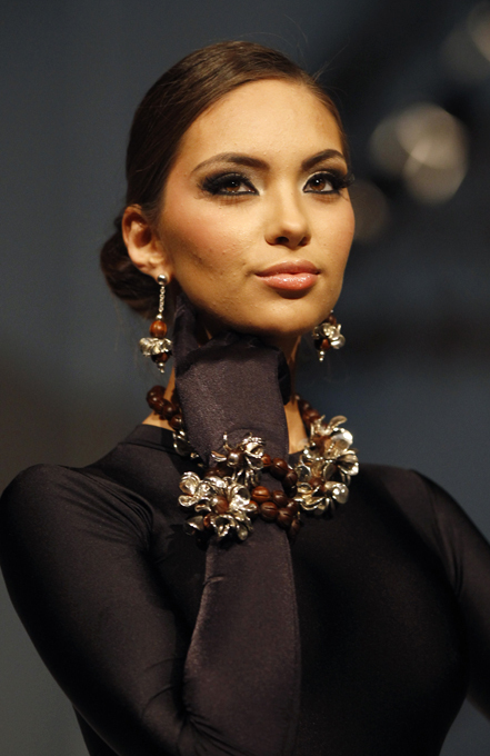 Металлический блеск Ilaria Модный бренд ILARIA представил коллекцию эксклюзивных украшений в рамках Недели высокой моды в Перу