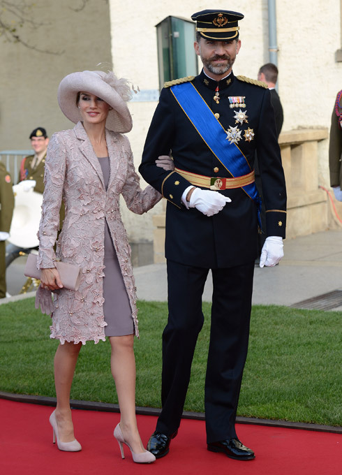 Самые элегантные коронованные принцессы в Европе Второе место с 26 процентами голосов заняла испанская принцесса Летисия, бывшая журналистка, о помолвке с которой наследник испанского престола принц Фелипе объявил в свое время совершенно неожиданно.  Самые элегантные принцессы в Европе, рейтинг, Дания, Мэри, Испания, Литиция, Нидерланды Максииа, Швеция Виктория