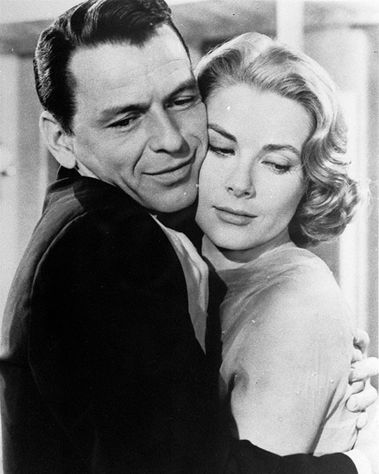 Знаменитые блондинки XX века Когда мир немного устал от несколько вульгарной притягательности сексуальных див 50-х, на сцену вышли красавицы, чьи достоинства не исчерпывались только лишь неотразимыми внешними данными.Новые дивы показали, что такое элегантность и чувство вкуса. Самой яркой из этой плеяды была разумеется Грейс Келли, шедевральной красоты блондинка, отказавшаяся ради любви от кинокарьеры. Знаменитые блондинки XX века