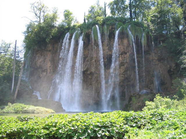Парк Плитвицкие Озера одно из немногих мест на планете, где каждыйгод появляются новые водопады