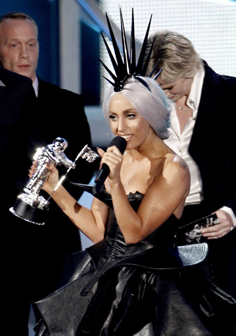 Приз ей достался за композицию Bad Romance 