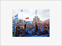 КС заседает в окружении митинга, Ющенко и Янукович - в тишине