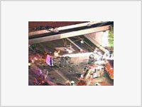 В США рухнувший с эстакады автобус разбился вместе юными спортсменами