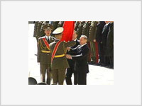 Путин оставил серп и молот на Знамени Победы