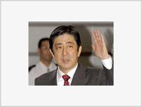 Японский премьер объявил себя ответственным за бордели