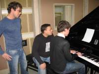 Для чистоты эксперимента Сергей решил подирижировать музыкантами