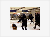 За беспорядки в метро парижских хулиганов отправили за решетку