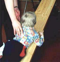 От ДЦП мальчика спасла любовь родителей