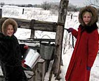 Взяв учеников в семьи, учителя спасли школу