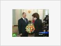 Президент подарил Валентине Терешковой цветы