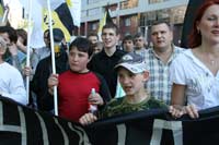 «Несогласные» спрятались за спинами детей