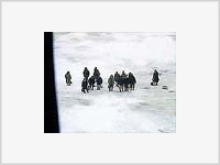 Рыбаки, унесенные на льдине в Охотское море, спасены