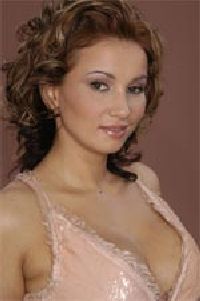 Телезвезда пишет шпаргалки на груди Телезвезда пишет шпаргалки на груди