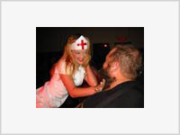 Медсестра родила от двадцати врачей Медсестра родила от двадцати врачей