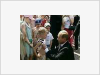 Путин вышел к детям на каток на Красной площади