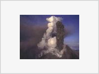 Вулкан Шивелуч на Камчатке «плюется» пеплом