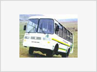 Пассажирский автобус рухнул в 18-метровый овраг