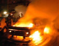 Франция: 280 машин сожжено, 143 мятежника арестовано