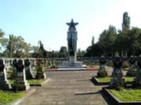 Осквернителей могил пугает русская угроза?