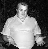 Слепой определяет цвет на ощупь