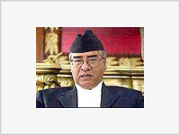 Король Непала оказался должником
