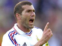 Зидан научит трудных подростков играть в футбол