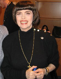 - Я знаю, что такое любовь без брака, - говорит Матье. - Я