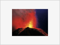 На Курилах извергается вулкан Чикурачки