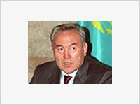 Назарбаеву разрешили остаться президентом навсегда