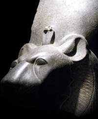 Голова статуи богини Мут-Сехмет из храма Мут. Граувакка. XVIII
