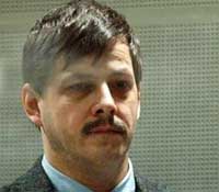 Поклонницы присылают маньяку-убийце фото и деньги