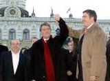 Саакашвили стихами, а Ющенко под бандуру