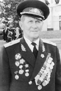 Мирные годы украсили грудь орденами. Обманщик, выдающий себя за