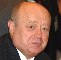 Фрадков призвал вывести экономику из тени