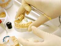 Не путайте зубные протезы с едой