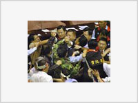 Драки в парламенте Тайваня являются постановками
