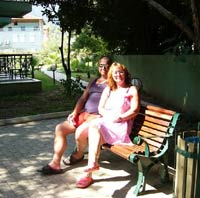 Девушка нашла будущего мужа у себя под юбкой