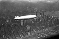 Нацистский «Титаник» погубили испуганные куры?. Цеппелин летит над Манхеттеном на уровне небоскребов