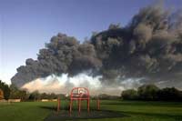 «Нефтяной» пожар в Англии вызовет экологическую катастрофу