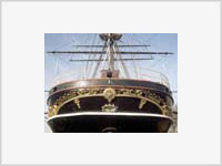 Лондонский корабль-музей охвачен огнем Лондонский корабль-музей охвачен огнем