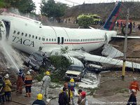 Индийский самолет пощадил только 8 человек