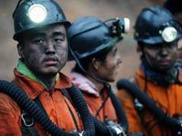 В затопленной китайской шахте блокированы более 150 горняков