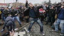 Опасный выбор: россиянам на Украине грозят нападениями 