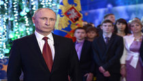 Москвичи поздравили Владимира Путина с днем рождения 